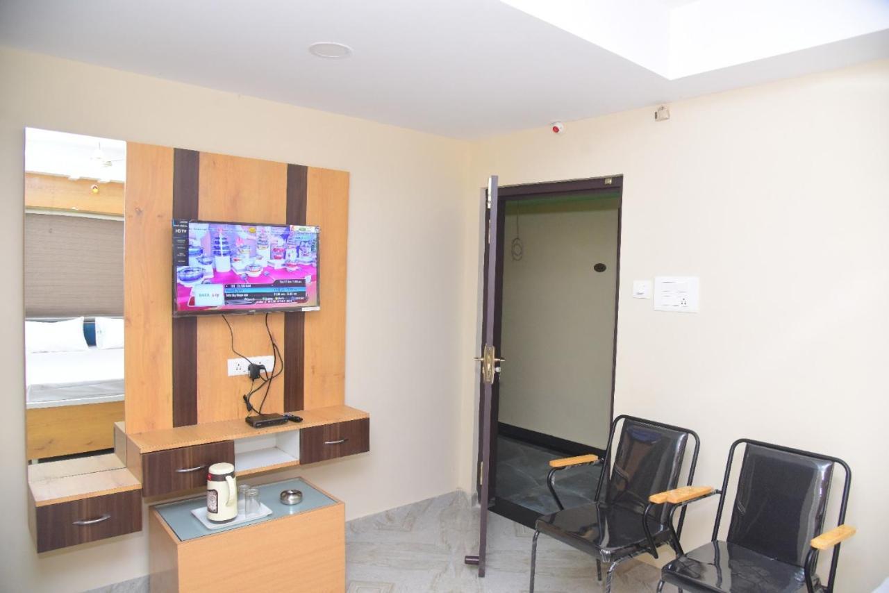 Hotel Sri Hasmitha Vijayawāda Exterior foto
